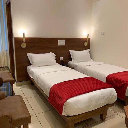 Jesta Residency Hotel Hassan Bagian luar foto