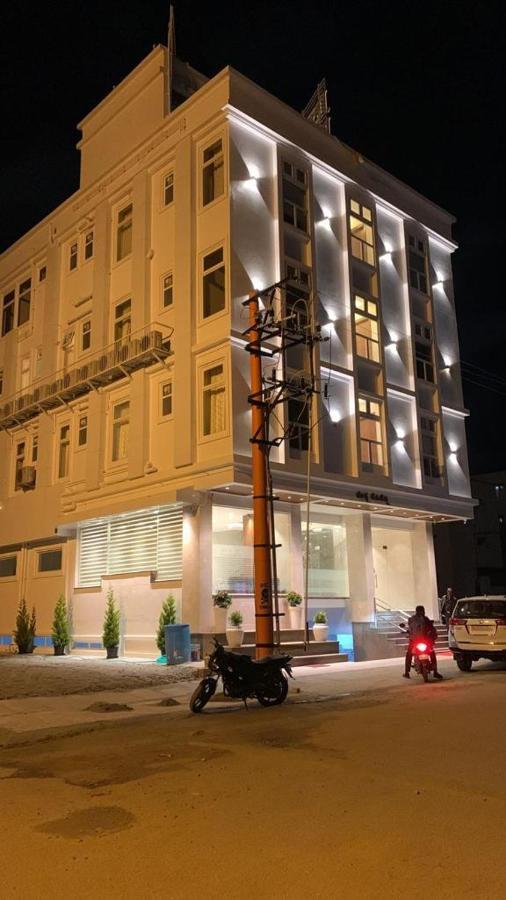 Jesta Residency Hotel Hassan Bagian luar foto