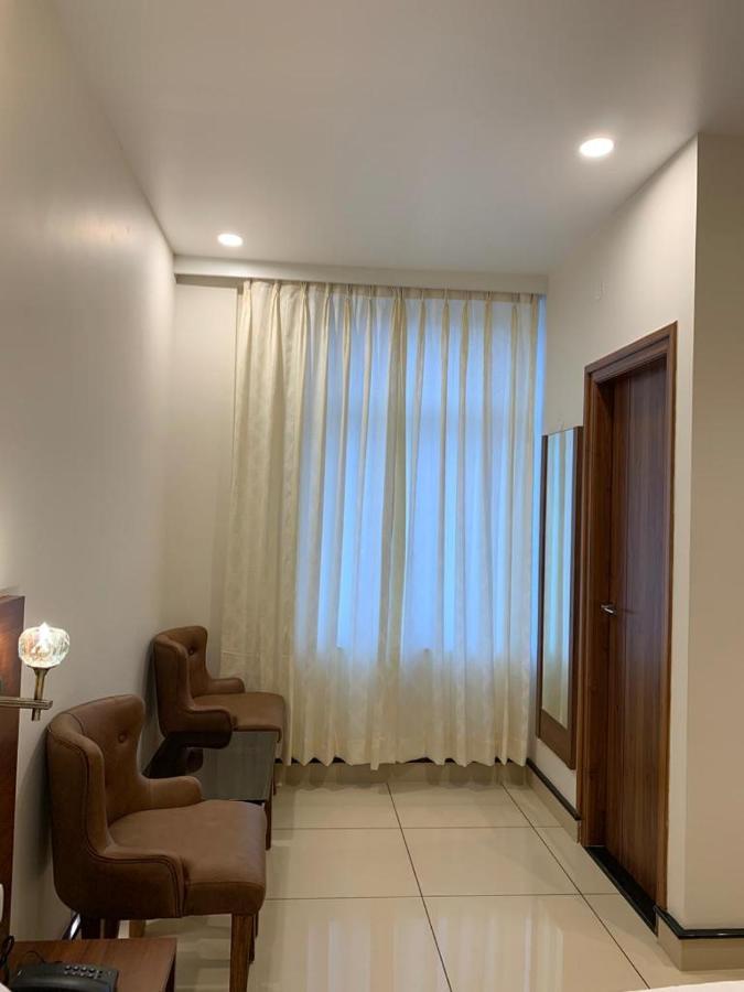 Jesta Residency Hotel Hassan Bagian luar foto