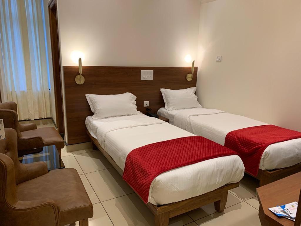 Jesta Residency Hotel Hassan Bagian luar foto