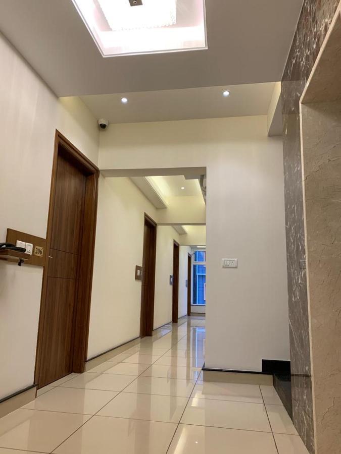 Jesta Residency Hotel Hassan Bagian luar foto