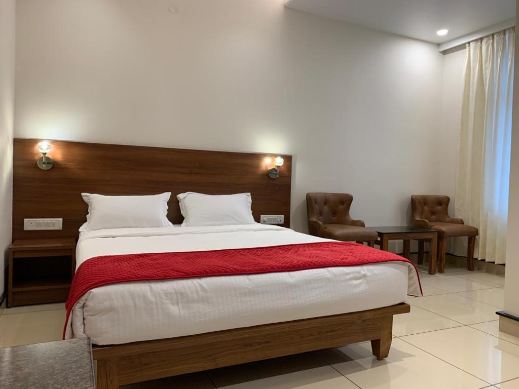 Jesta Residency Hotel Hassan Bagian luar foto