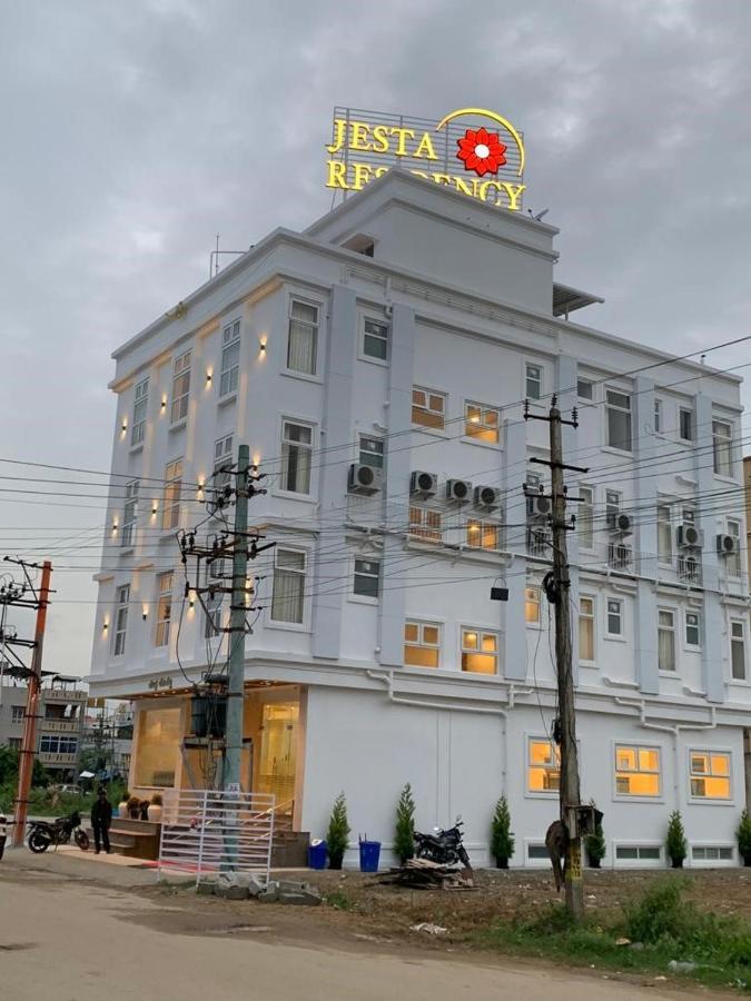 Jesta Residency Hotel Hassan Bagian luar foto