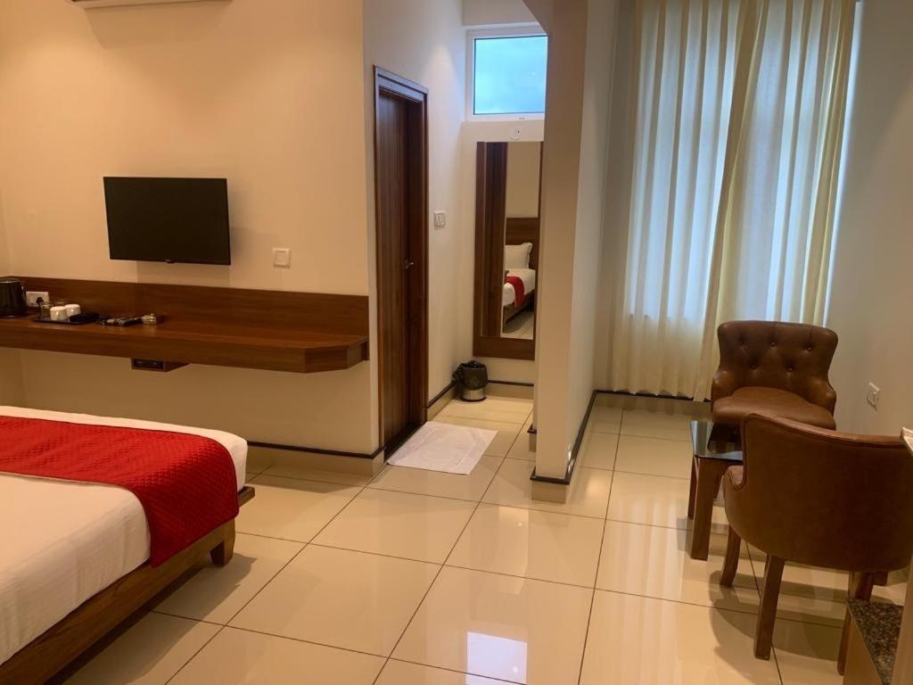 Jesta Residency Hotel Hassan Bagian luar foto