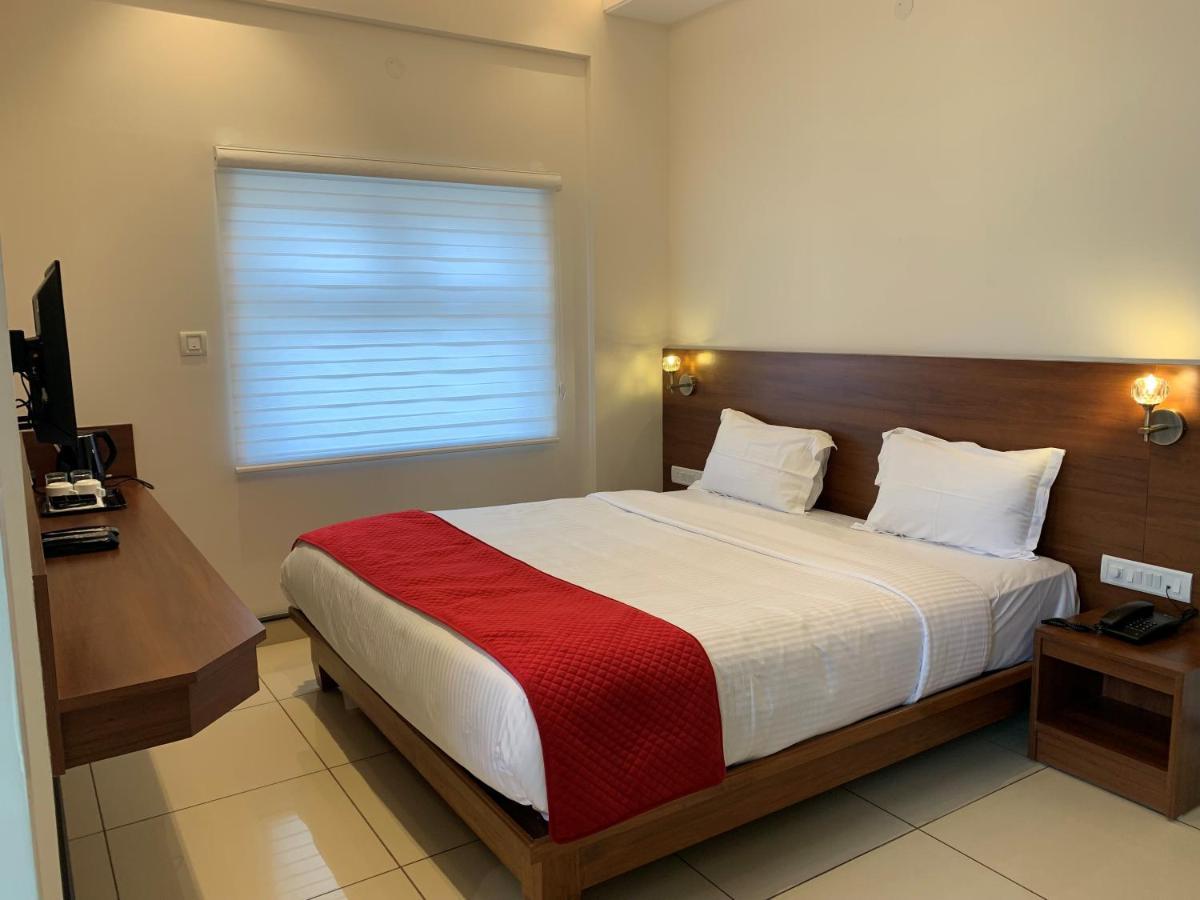 Jesta Residency Hotel Hassan Bagian luar foto